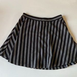 [FOREVER 21] Gray & Black Striped Mini Skirt